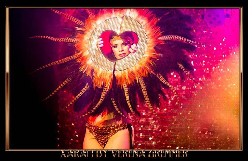 featherdance by burlesqueshowgirl Xarah von den Vielenregen at teh Bavarian Burlesque Festival in Munich photographed by Verena Gremmer